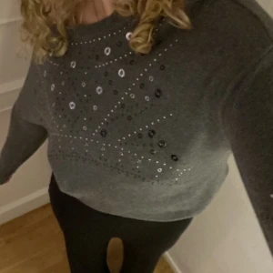 💞 - Supersöt tröja i M. Använd flitit men fortfarande i fint skick💓