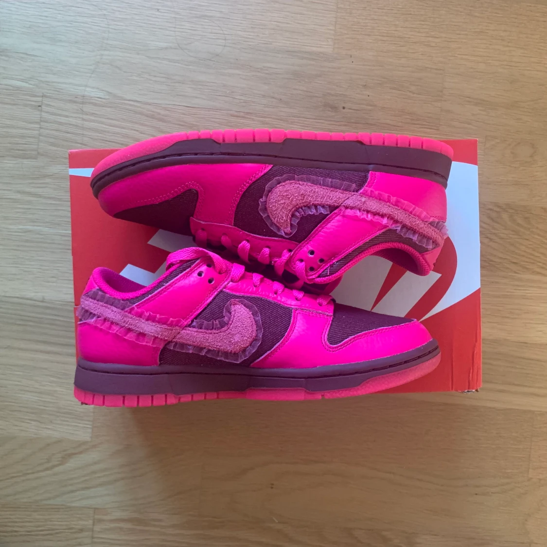 Nike Dunk Low Valentines Day 2022 (W) - 90