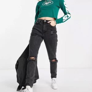 NA-KD – Grå raka jeans med slitna detaljer - Nya, oanvända jeans från NA-KD, stl 36. 