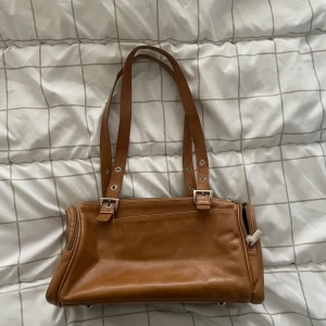 Brun läderväska - Väska i brunt läder, bra skick!! 