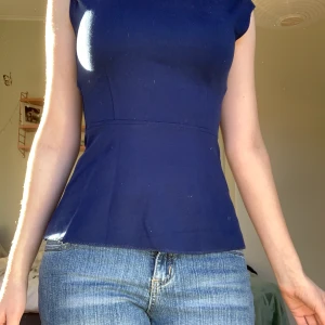 Blå tröja - En blå tröja från hm. Nästan aldrig använd och så gott som ny.