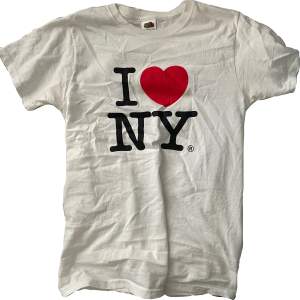 I ❤️ NY t shirt. Strl S, köpt second hand men knappt använd av mig