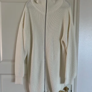 NA-KD KOFTA  - Stickad lång kofta från NA-KD, stl S