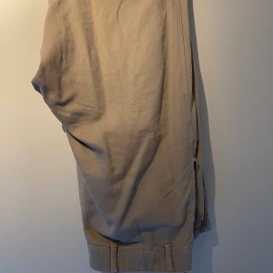 Hope Chinos - Chinos från Hope. Storlek 46, jag är 183 cm och 78 kg. Meetup Lund/Malmö eller postnord spårbar. Bra cond
