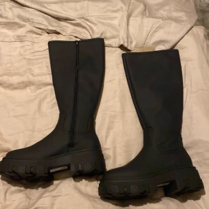 Helt nya oanvända skor - Mattsvarta Boots från ASOS helt oanvända Nyttskick 