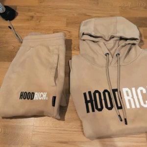 HOODRICH beige (S) - Bra skick, säljer förstt jag har växt ut ur den