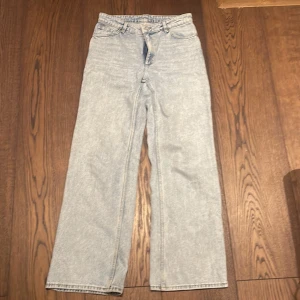 Monik Jeans - Vida jeans från Monki, storlek 30. 150kr+frakt