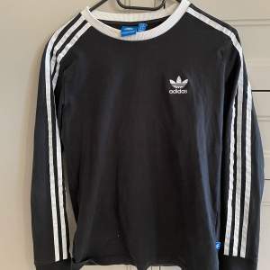 Långärmad tröja från Adidas, stl XS. Gratis frakt. 125kr