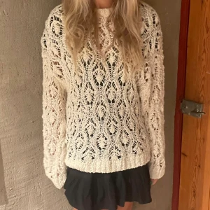 Zara tröja - Så skön och fin zara tröja!! Använd 2 ggr, älskar den men använder inte den så mycket ❣️