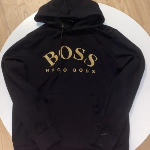 Hugo Boss - Hugo Boss Mycket bra skick  Storlek XL men passar till L och M