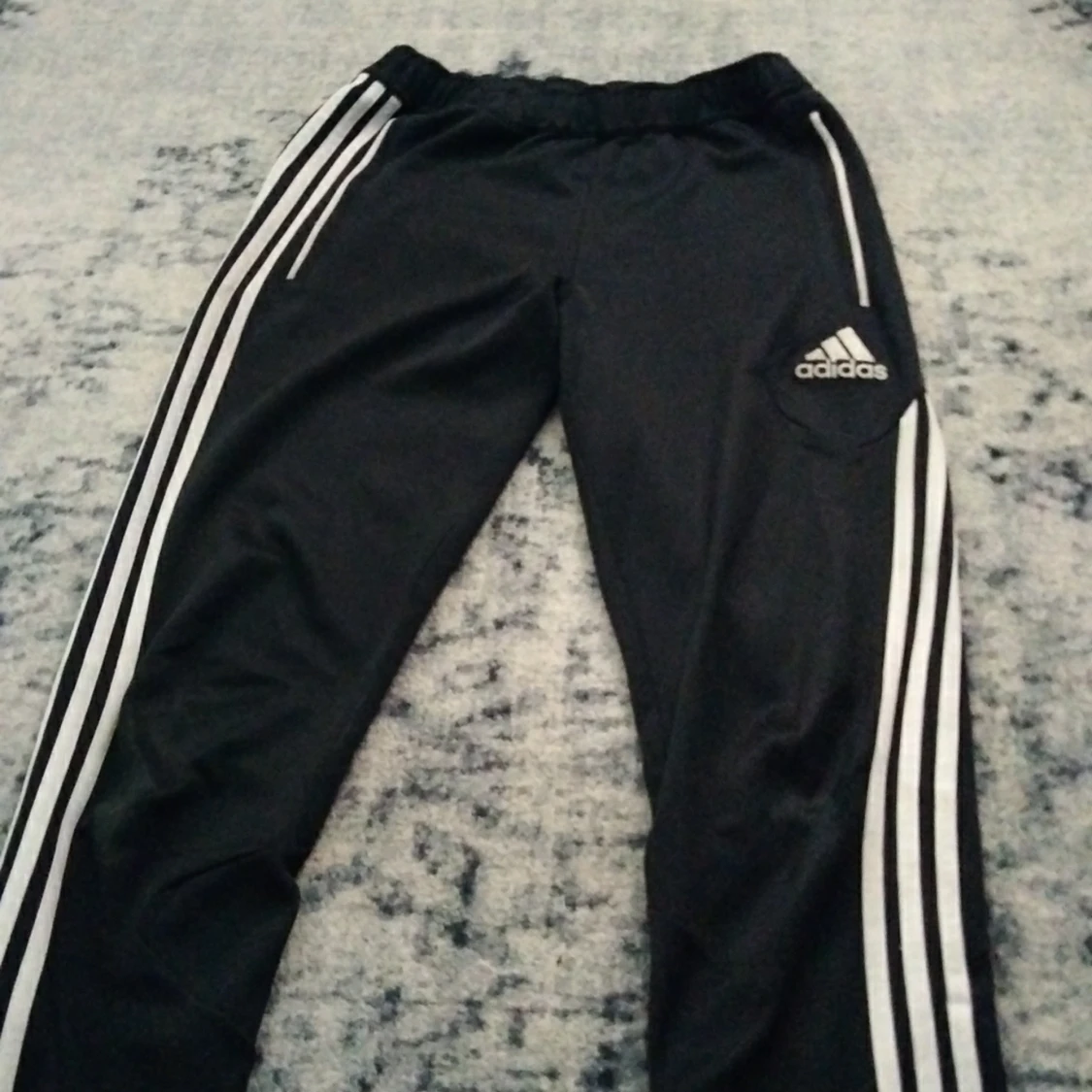 Adidas byxor med dragkedja - 90
