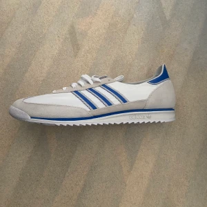 Adidas skor storlek 45 - Adidas skor stl45 helt nya skor aldrig använda ute säljer pga fel storlek köpt för 899 säljs för 599 pris kan diskuteras möts upp i Göteborg eller kan hämtas kan även frakta.