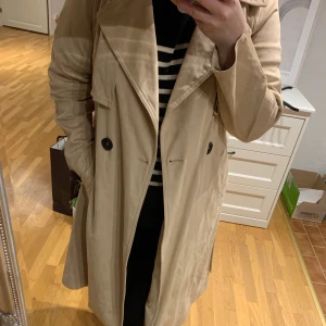 Kappa - Säljer denna kappa från zara då jag aldrig använder den längre. 