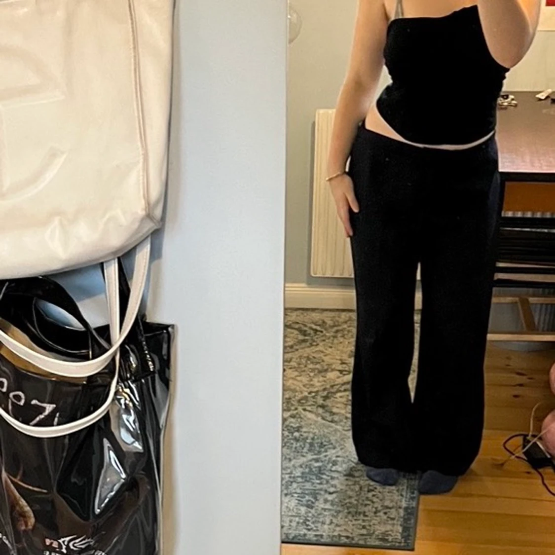 Mörkblå utsvängda / flared kostymbyxor - 91