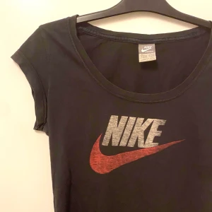 Nike T-shirt  - Nike T-shirt passar S-M