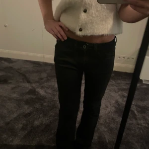 Pepe jeans💓 - Suupersnygga lågmidjade pepe jeans!!😍💘Som tyvärr är lite stora och inte kommer till användning.  Bootcut men lite mer åt de raka hållet.👻💓                                      ‼️färgen är ljusare verkligheten‼️  kontakta för fler bilder!💓 