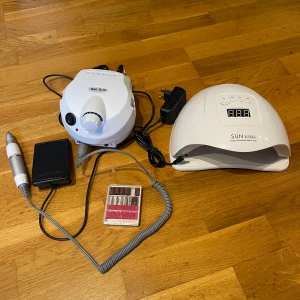 Nagel saker - Säljer denna UV-lampan och Filen, perfekt för dig som vill börja göra naglar