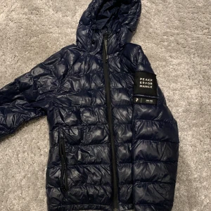 Peak Performance Jacka - Peak performance jacka storlek M, herr. Bra skick! Hör gärna av er vid intresse, kom gärna med bud.