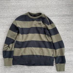 Nike sweatshirt  - Nike sb sweatshirt i fint skick  Inga fläckar eller så lite nopprig se bilderna  Size m 