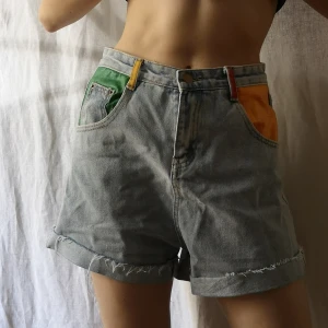 Yesstyle colorblock shorts - Söta shorts som tyvärr sitter för stort på mig i midjan. Storlek M typ? Hobicore