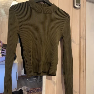 vinatge weekday - världens finaste tröja nu till höstan, så fin OCH lång i armarna