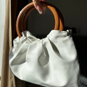 Handväska  - Super söt handväska  Aldrig använt 