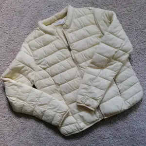 Puffy down jacket for spring or autumn. Small fit. 