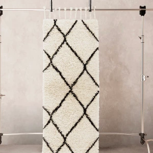 Ull-Matta 80x200 cm  - Superfin matta, ull,   Färg: Naturvit  Köpt för 1050:-  Haft mindre än ett år. Säljer pga flytt 