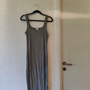 FashionNova  - Klänning FashionNova, använd ett fåtal gånger. 