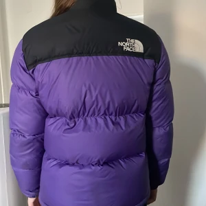 The norht face jacka - Säljer nu min väldigt väldigt fina norht face jacka som är smått använd jackan är i storlek s men passar m och är väldigt varm
