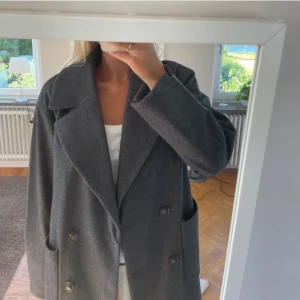 Kappa  - Säljer vidare denna kappan jag köpte här på Plick, från Vila i storlek S❤️