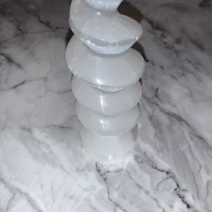 Kristaller 100% äkta - Bild 1: selenittorn 300kr Bild 2:Karibisk kalcit 250kr Bild 3: Honungskalcit 100kr Bild 4: pistagekalcit med liten bagg 250kr