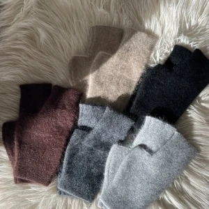 Torgvantar  - Torgvantar i Kashmirmix och bomull. Så så fina och bekväma. 199:-st finns begränsat antal i färgerna där uppe 🤍 svarta slutsålda 