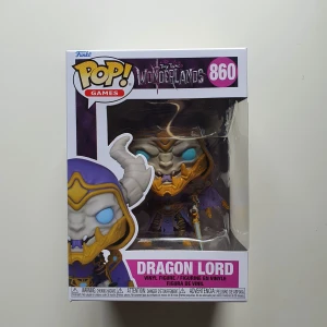 Dragon Lord funko Pop  - Dragon Lord funko pop från spelet "Tiny Tina's Wonderlands". Nyskick. Inte urtagen ur lådan. Originalpris 179:-. Säljer den för 100:- utan frakt. Med frakt 150:-.