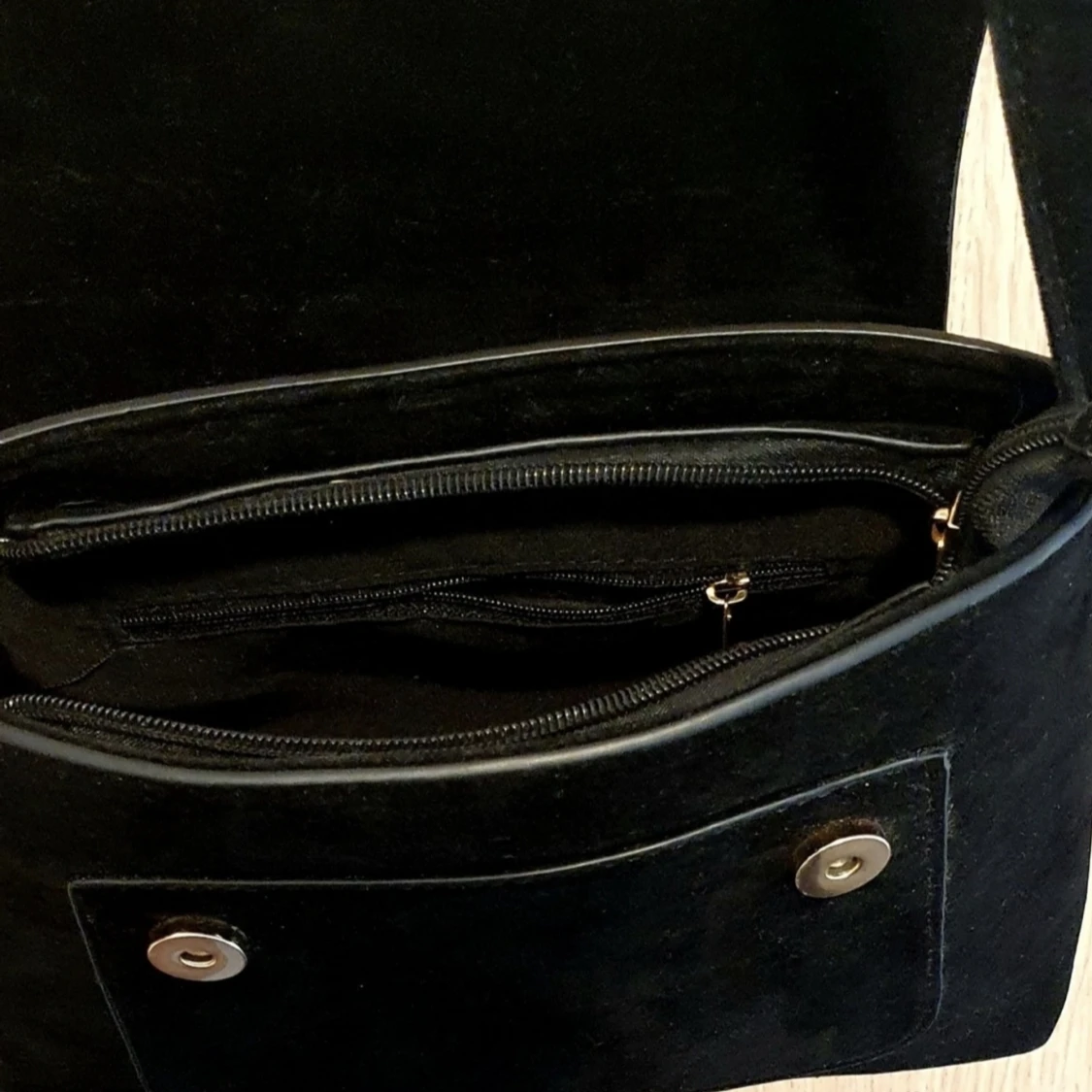 Svart Väska, Gulddetaljer  - 90