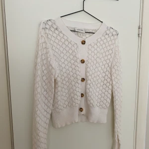 Kofta från Monki - Använd ett fåtal gånger.    Kan hämtas/ mötas upp i Göteborg. Alternativt skickas, men köparen står så för frakten.