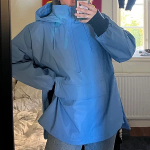 Regnjacka - Så snygg men säljer då jag redan har en regnjacka :(