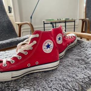 Converse - Bara använt några få gånger! Bra skick. Säljer då de är för små.
