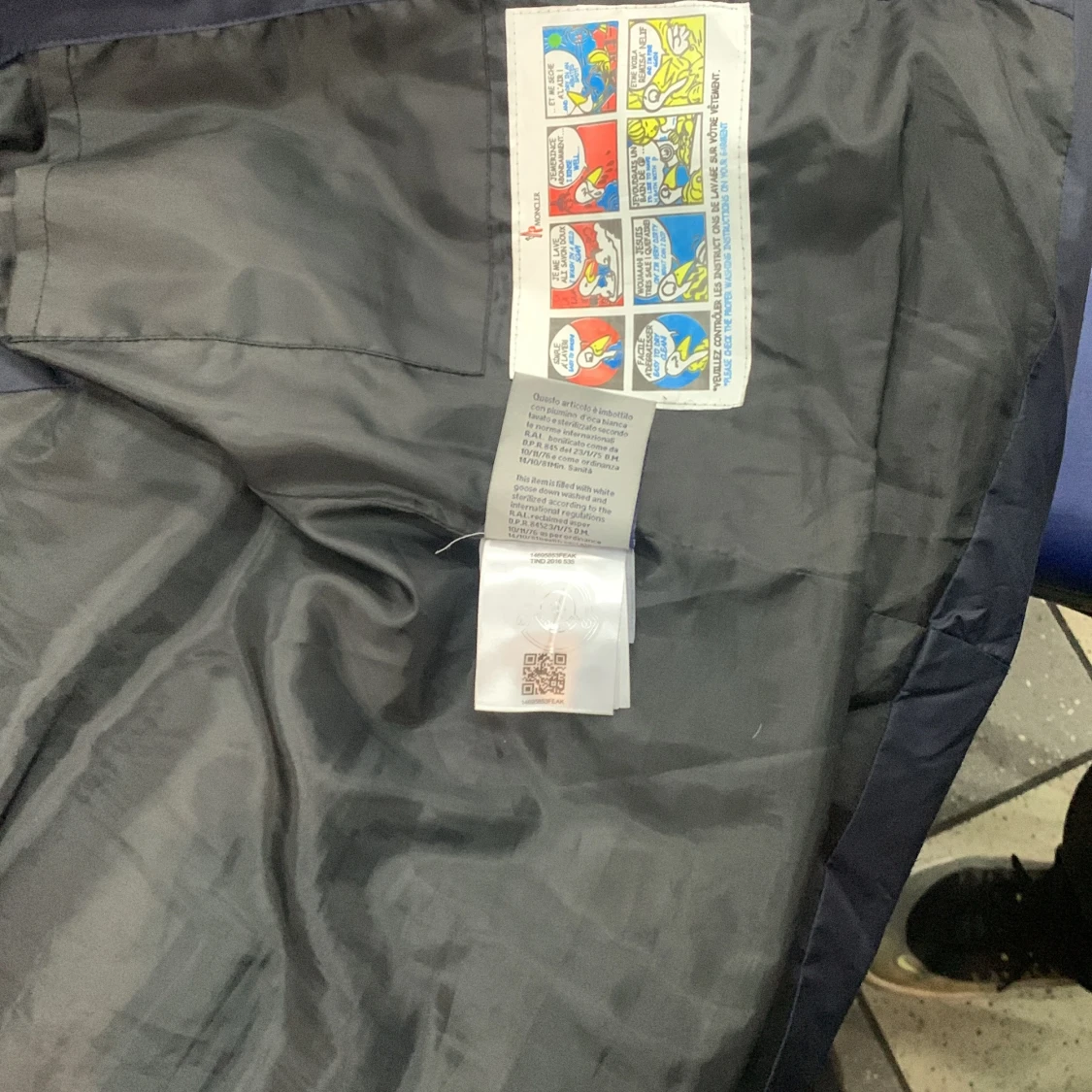 Moncler väst storlek M  - 91