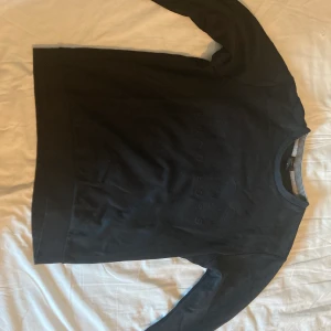 Boss tröja  - Hugo boss tröja storlek small slim fit, fler bilder finns  kan mötas upp eller frakta på köparens bekostnad 