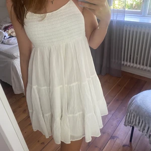 Zara klänning - Söt zara klänning, använd Max 2 gånger❤️
