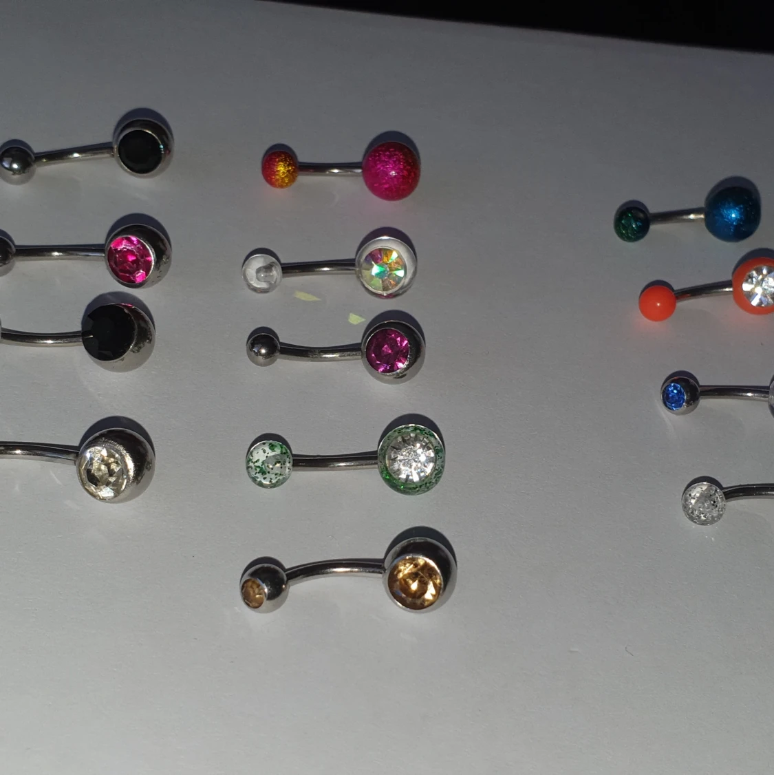 Nacelpiercing med och utan hänge - 91