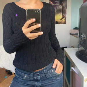 Ralph lauren tröja - En super snygg Ralph lauren tröja i bra skick🌻