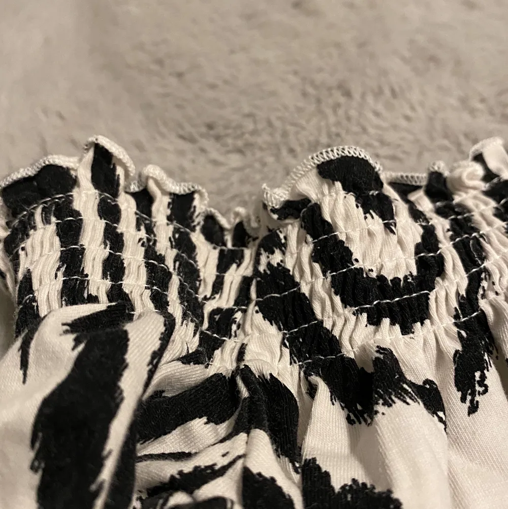 Mönster- Zebra Magtröja  Svart och vit . Övrigt.