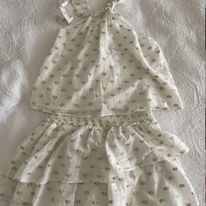 Zara set - ( HAR BARA TOPPEN KVAR) Säljer dett set från zara! Kan sälja separat också men hällst tillsammans 