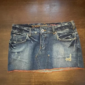 Jeans kjol - Säljer denna fina jeans kjol i storlek 38, den är köpt sen länge sen och säljer den för 100💗