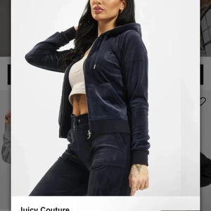Juicy tröja - Jag säljer min juicy couture kofta då den ej kommer till användning köptes för 1000kr storlek xs, materialet är dock inte samma som byxorna men det ser fortfarande likadant ut💕 skriv för fler frågor o bilder