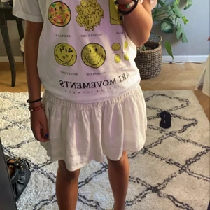 Zara kjol💗 - Säljs pga den inte används längre💗 Sparsamt använd  storlek S/M funkar vilket som💗 150 kr + frakt💗