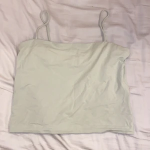 Gina tricot  - Jag säljer samma linne som innan men i en annan färg! Färg: ljus blå/mint grön🌺 köparen betalar frakt också