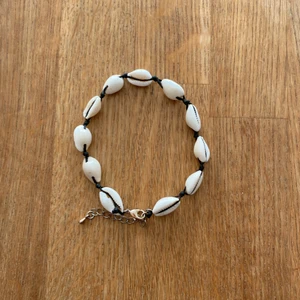 Fotlänk med snäckor  - Gullig fotlänk med snäckor på😍 säljer för 30kr 